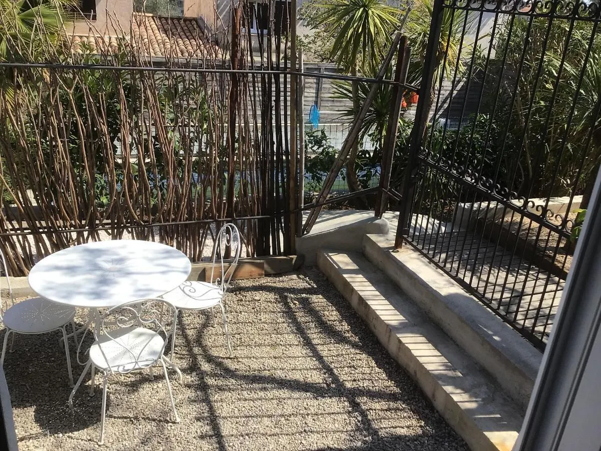 2 Pieces Rez-De-Jardin Dans Maison Avec Piscine Villeneuve-Loubet 0*,  Frankreich