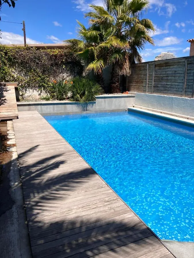 2 pièces rez-de-jardin dans maison avec piscine Villeneuve-Loubet 0*,  Francia